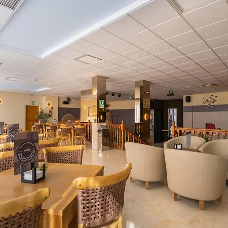 Готель Parasol By Dorobe Торремолінос